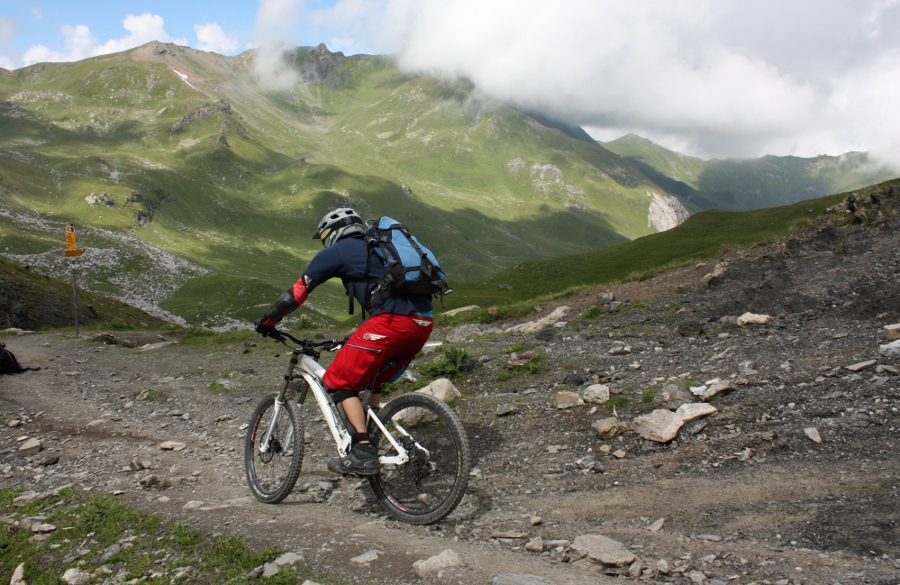 Downhill blijft downhill maar hoeft niet heel steil te zijn (foto Gregor Grunz)