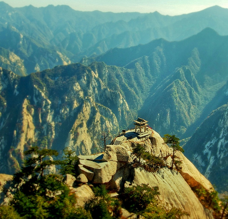 Prachtige uitzichten over de bergen rond Hua Shan (foto Huashan)